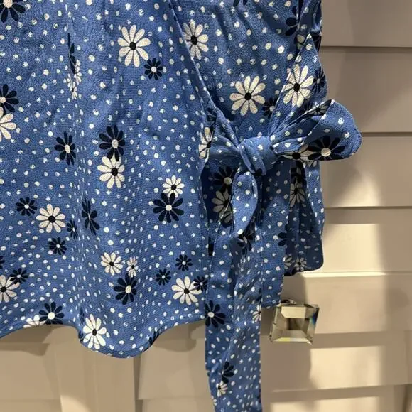 Talbots NWT wrap Blue Daisy Print long sleeves Blouse. - Picture 5 of 10